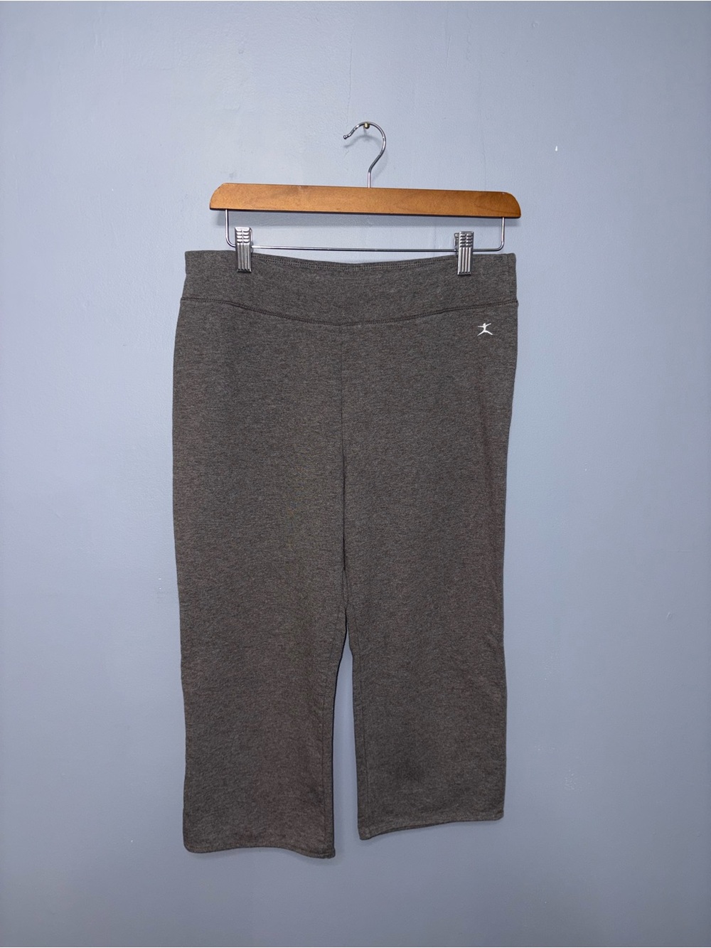 Danskin | Gray Cropped Sweatpants | Size Medium